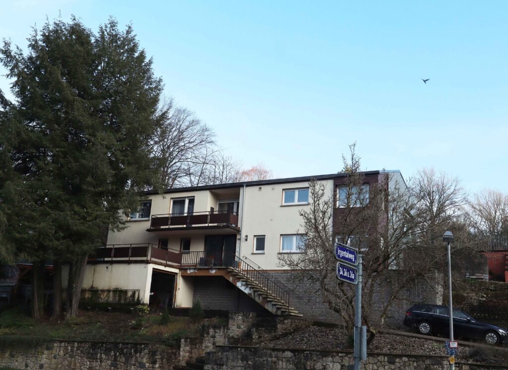 Einfamilienhaus mit großem Garten