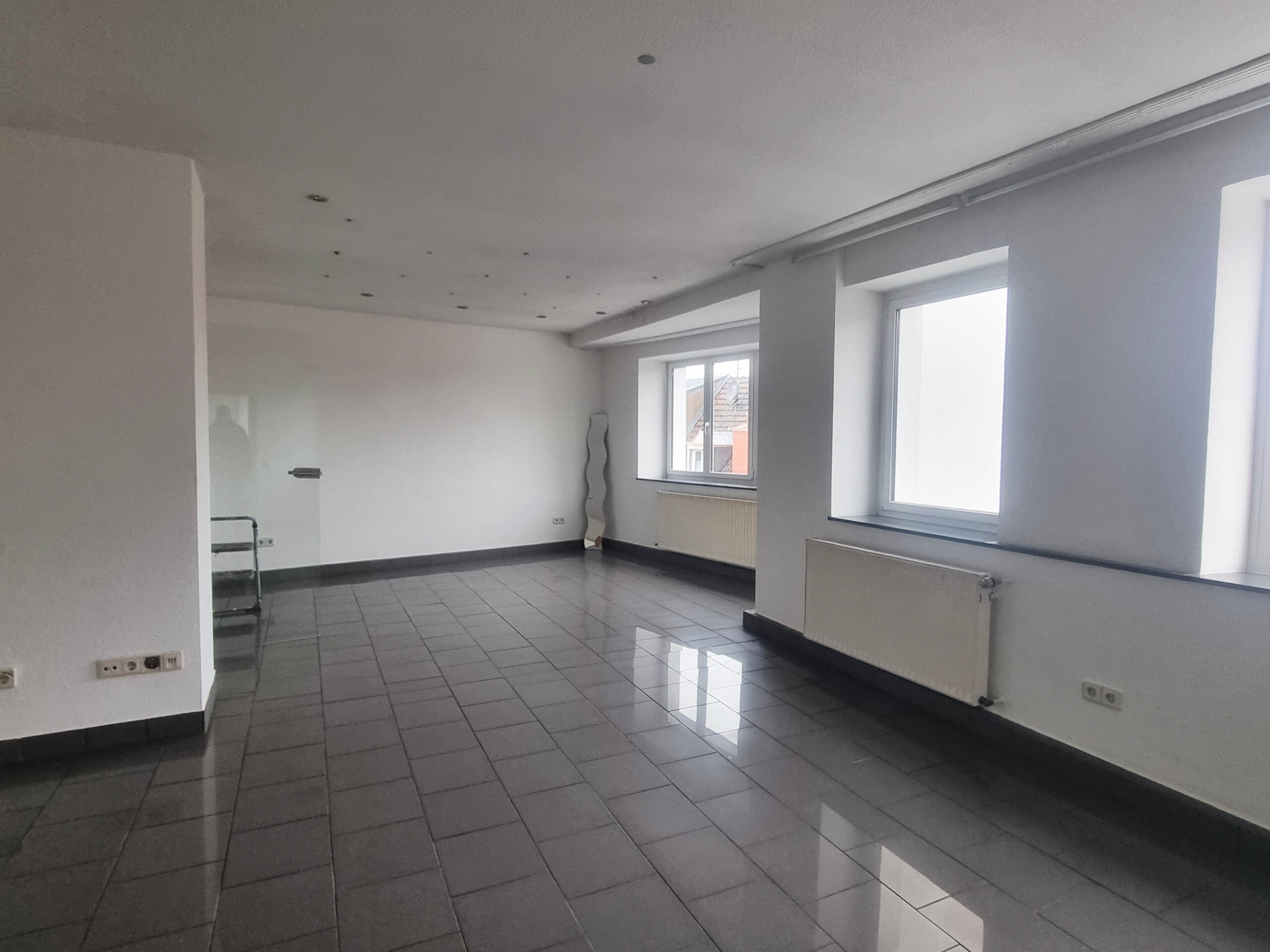 Immobilienpaket: 4 Eigentumswohnungen, Gewerbefläche, Lagerfläche – Ansicht 3