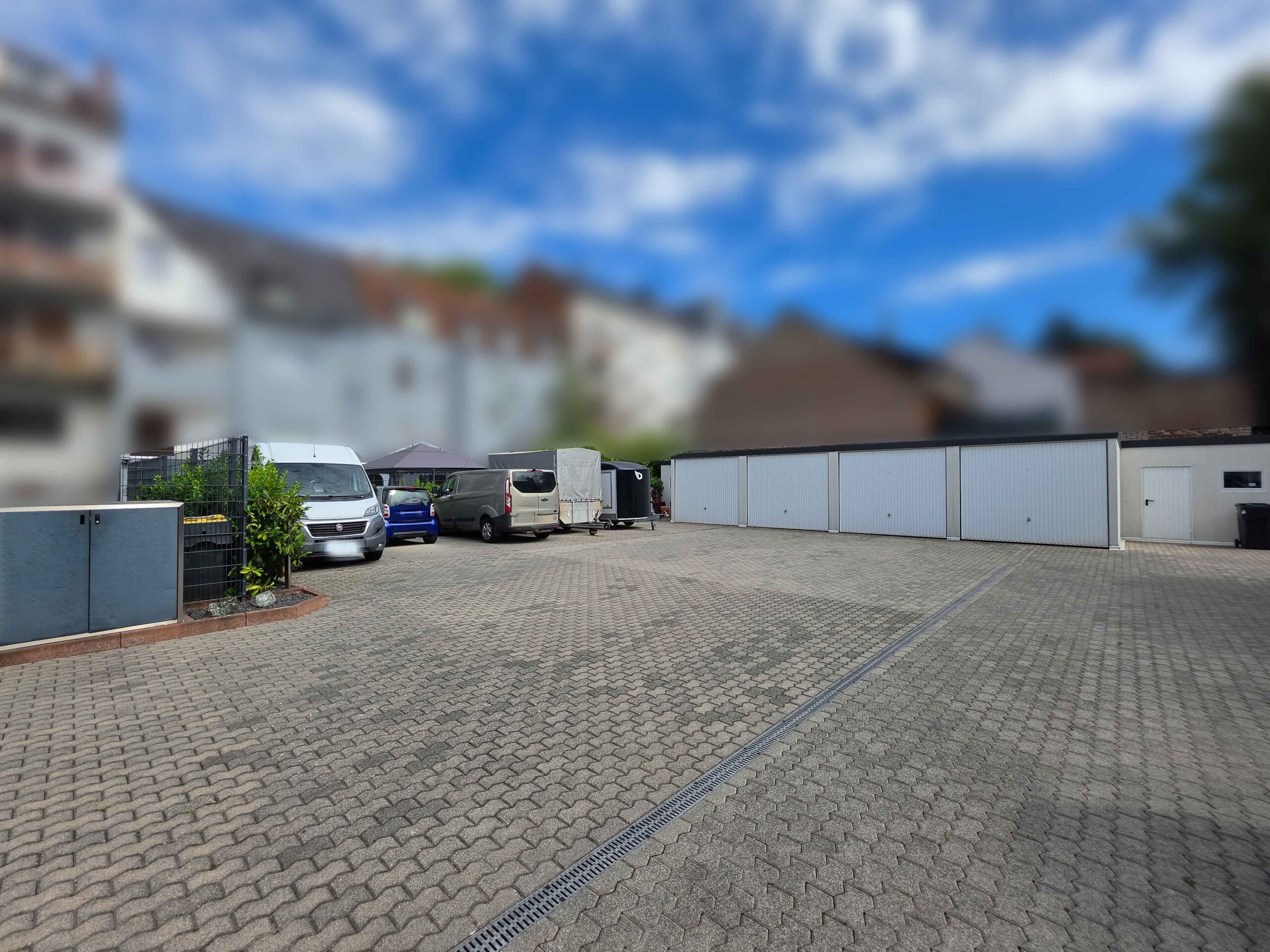 Hochwertig kernsaniertes Mehrfamilienhaus – Ansicht 2