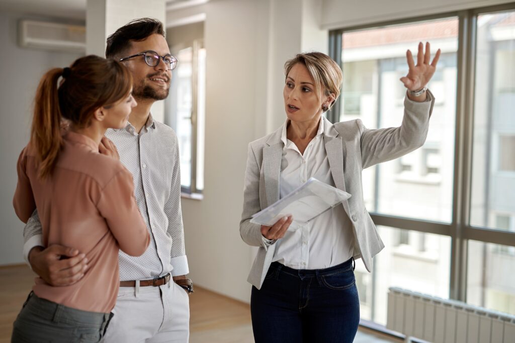 Haus verkaufen ohne Makler oder mit Makler? Vor- und Nachteile im Vergleich